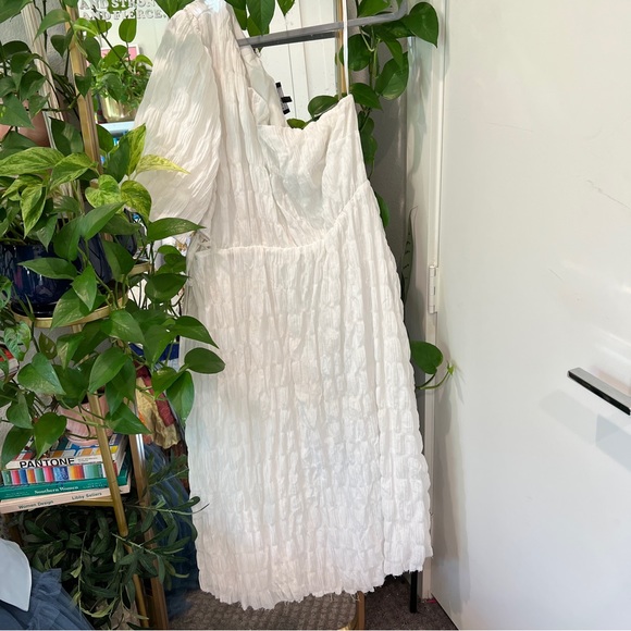 ELOQUII white one shoulder midi dress - Picture 4 of 9